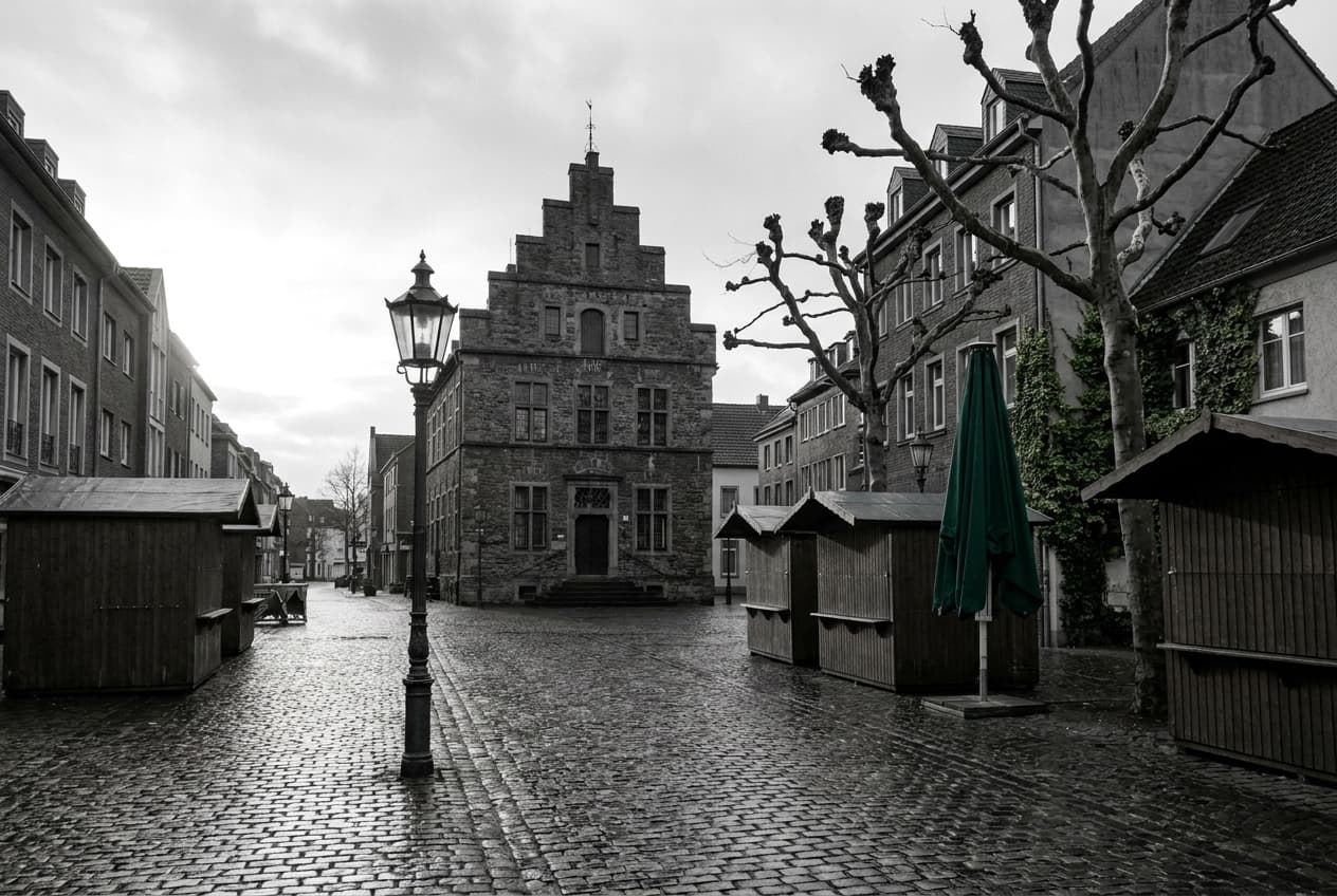 Wochenmarkt in der Innenstadt von Moers, nahe dem Hotel Jeong